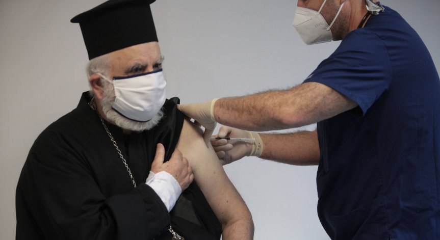 Ваксината е светлина в тунела за медици и християни