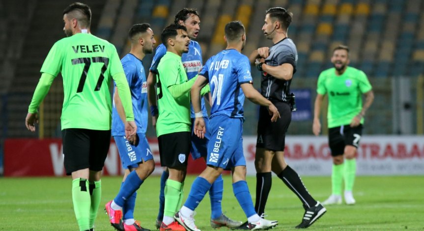 Спряха правата на реферите, ръководили последните два мача на 