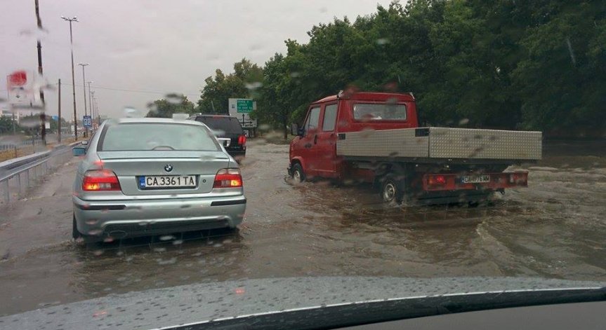 Цариградско шосе се наводни вследствие на проливния дъжд