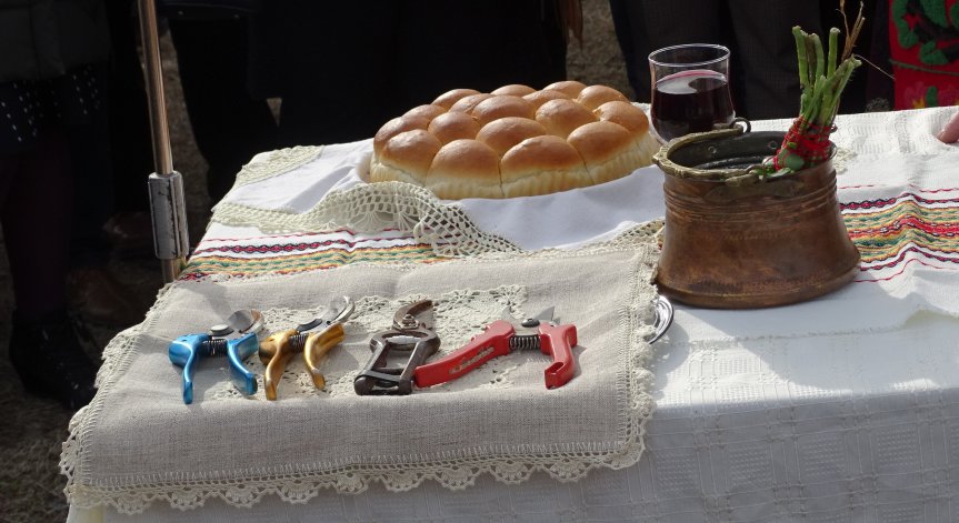 Трифон Зарезан или Свети Валентин? Отбелязваме празниците на виното и любовта