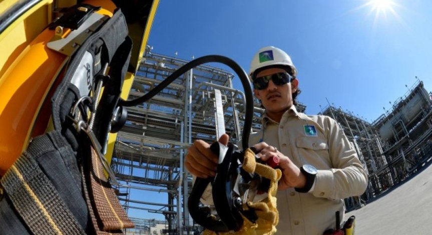 Делът на Shell в петролната рафинерия отива при Saudi Aramco