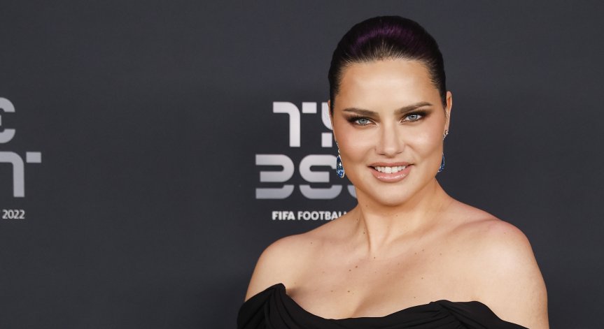 Признание: Топмоделът Адриана Лима започна работа във ФИФА