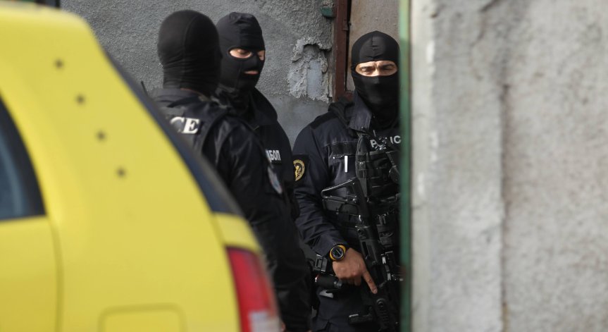 ГДБОП с мащабна операция срещу каналджии, най-малко 10 са задържаните