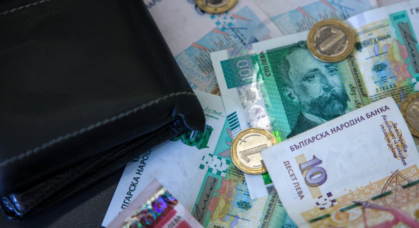 НСИ: Жените в България получават средно с 12,6% по-ниски заплати