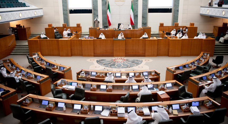 Богатият на петрол Кувейт се затруднява да свърже двата края