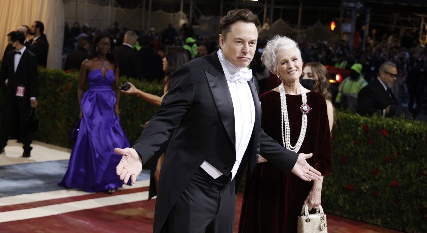 Мъск до голяма степен жертва Tesla след придобиването на Twitter