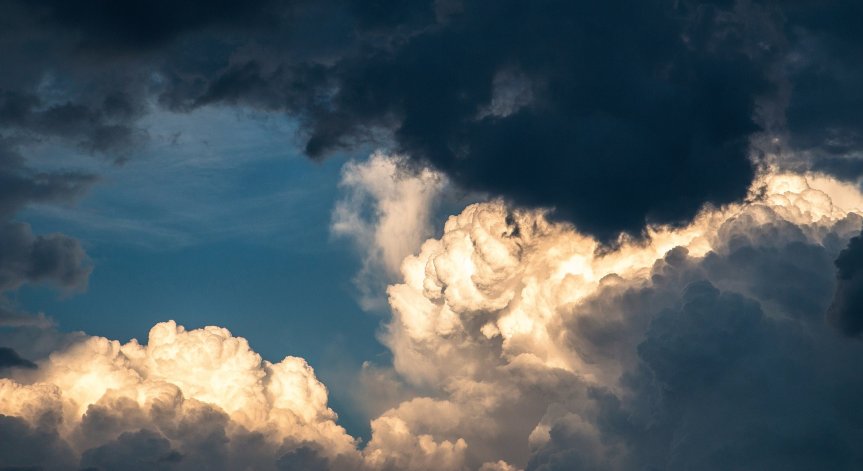 Времето се обръща: Жълт код за силен вятър, градусите падат рязко