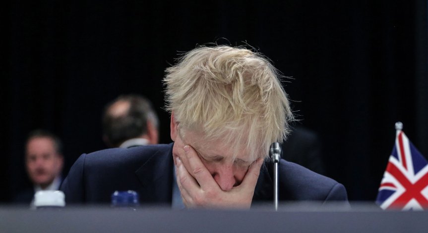 Великобритания срещу Русия: Забранява вноса на злато, въглища и петрол