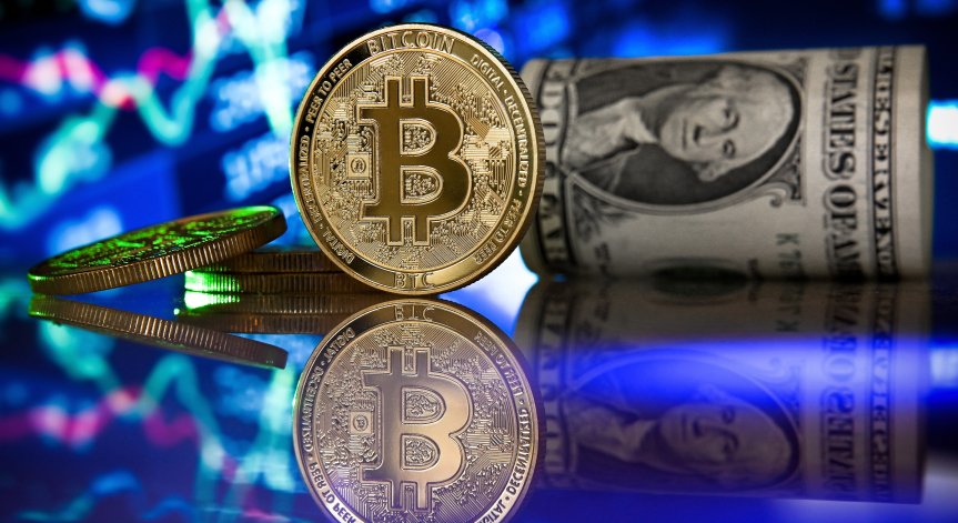 Биткойнът поевтиня двойно от пика си през ноември