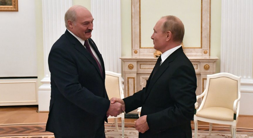 Путин и Лукашенко стиснаха ръце за по-тясно икономическо сътрудничество