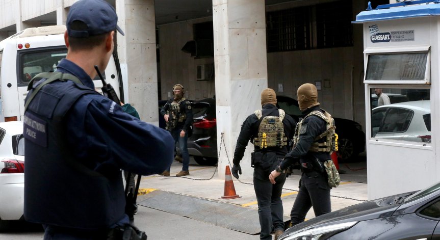 Българи в Гърция в основата на мащабна ДДС измама с коли