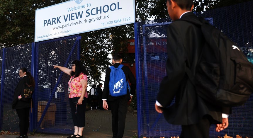 Масова забрана на смартфоните в лондонските училища