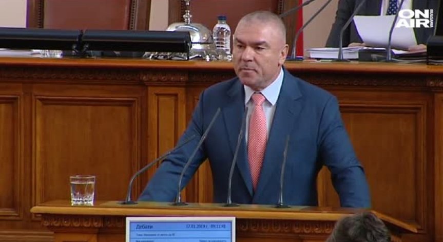 Скандал между 