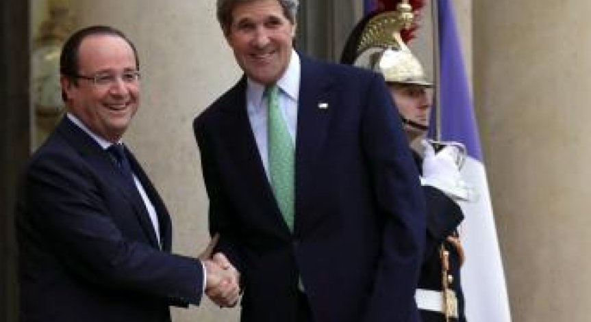 Джон Кери почете жертвите на атаките в Париж