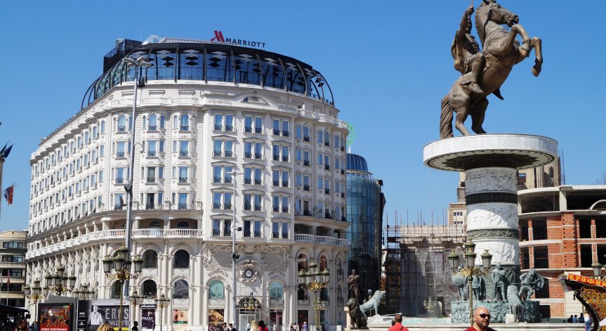 Жегата принуди Скопие да освободи от работа бременните и хронично болните