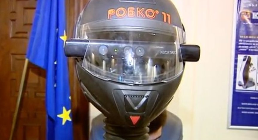 Роботи помагат на възрастни хора