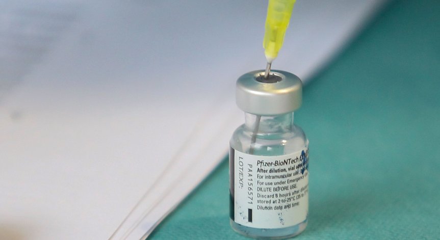 Pfizer/BioNTech: Три дози от ваксината ни неутрализират варианта Омикрон