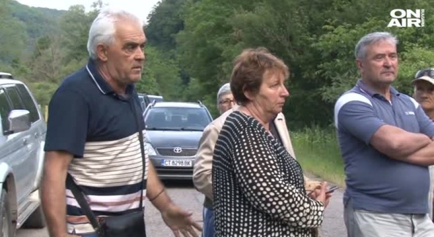 Жителите на Лява Река не искат камиони да минават през селото им