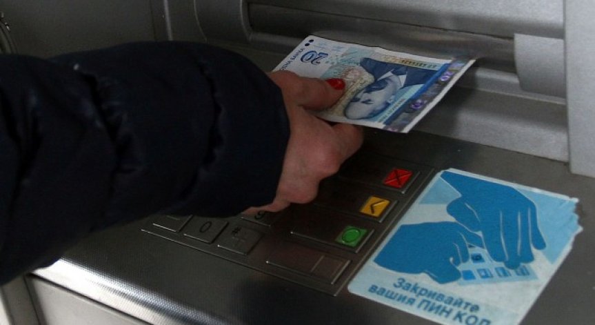 Държавата готви мерки срещу банкоматите, удържащи големи суми при теглене