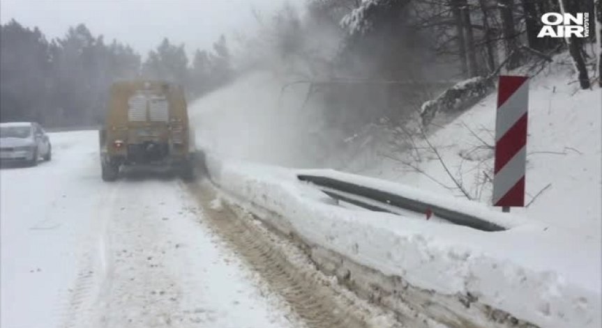В очакване на зимата: 3 000 снегорина готови да ловят снежинките