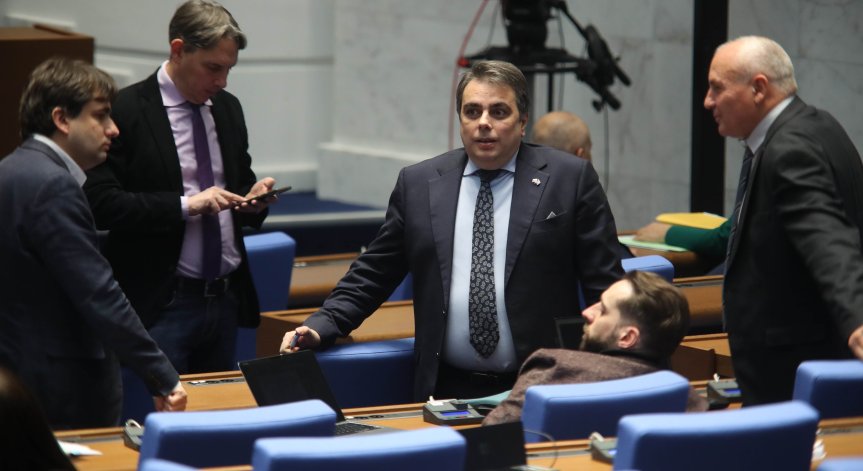 Асен Василев: Еврото ще ни спести много средства, трябва да го приемем през 2025 г.