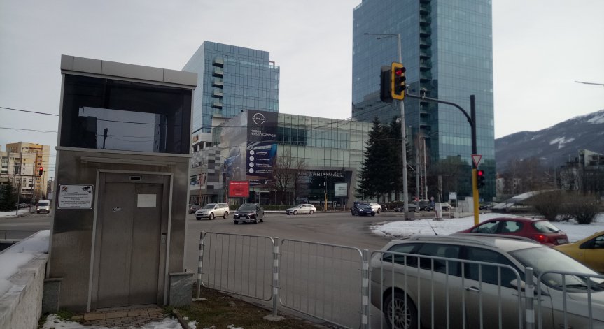 Сигнал в HelpBook за неработещ асансьор в подлеза на МОЛ 