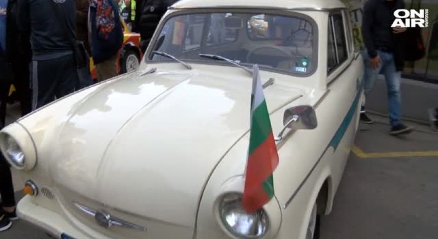 Стотици тунинговани Трабанти във Велико Търново на ежегодния фест