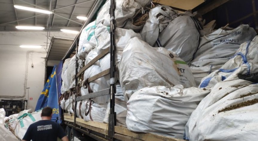 4580 кг индустриален коноп задържаха митничари на ГКПП 