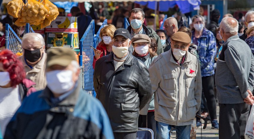 НОИ е изплатил близо 330 млн. лв. добавки към пенсиите от началото на 2022 г.