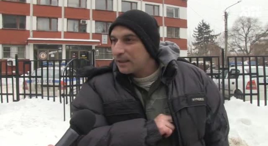 Бащата на трите деца от Разград ги е взел при себе си през уикенда