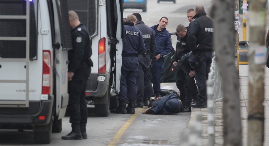 Сириец души мъж на спирка в центъра на София, плаши да го заколи, взе му 70 лв.