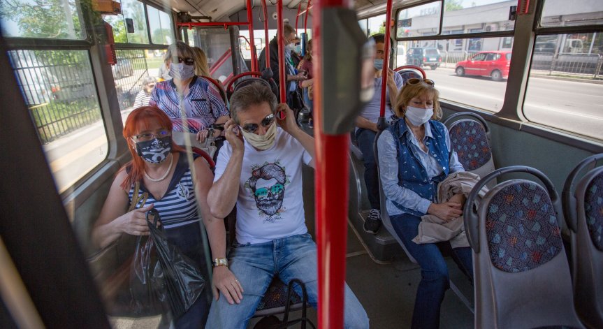 Маските остават - здравният министър удължи мерките срещу Ковид-19