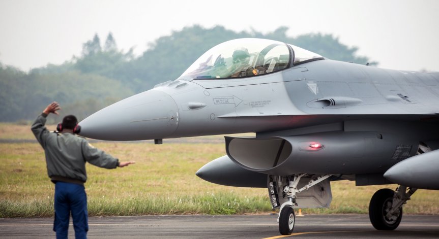 САЩ разрешиха на Европа да изпраща изтребители F-16 на Украйна