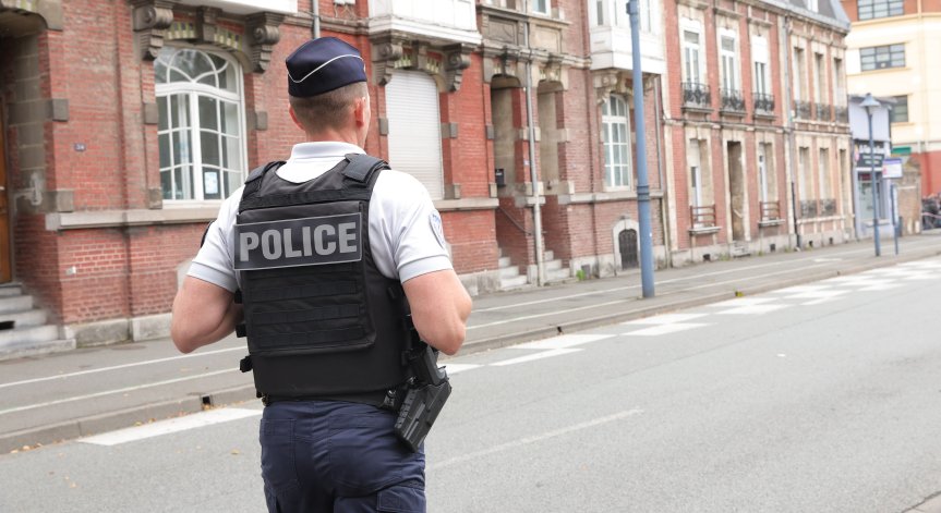 В Кан арестуваха мъж, опитал да нападне с нож шефа си заради забележка