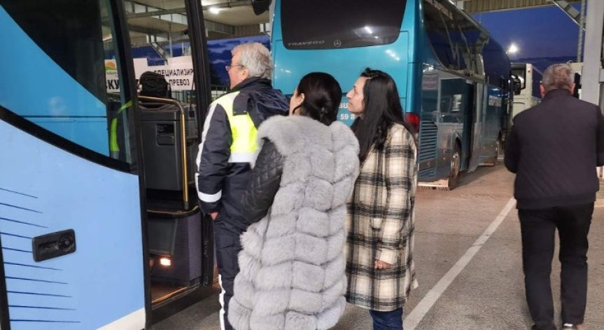 На лов за нелегални екскурзии, щателни проверки на автобуси при ГКПП 
