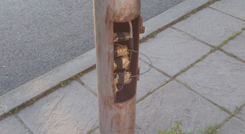 HelpBook аларма: Стари ел. стълбове застрашават здравето на столичани