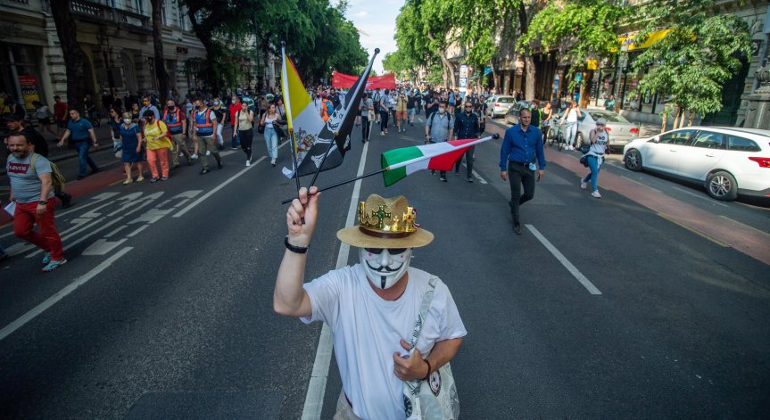 Хиляди протестираха в Унгария заради шпионския софтуер 