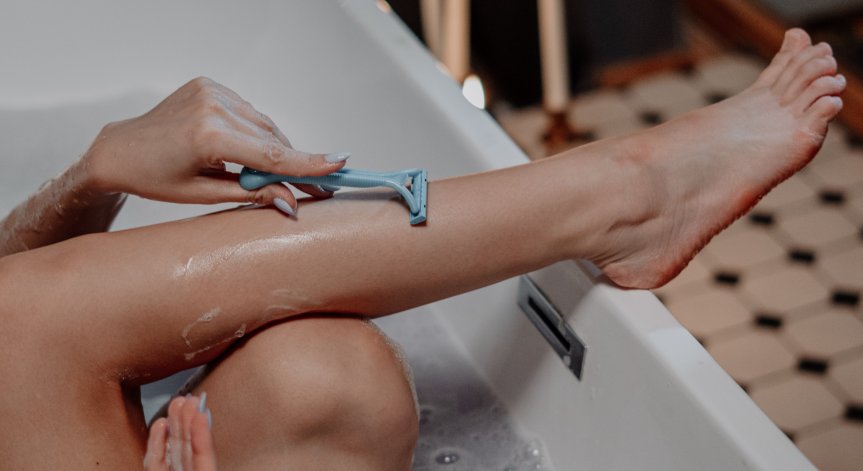 Няколко трика за бръснене на крака, за да имате гладка кожа след това