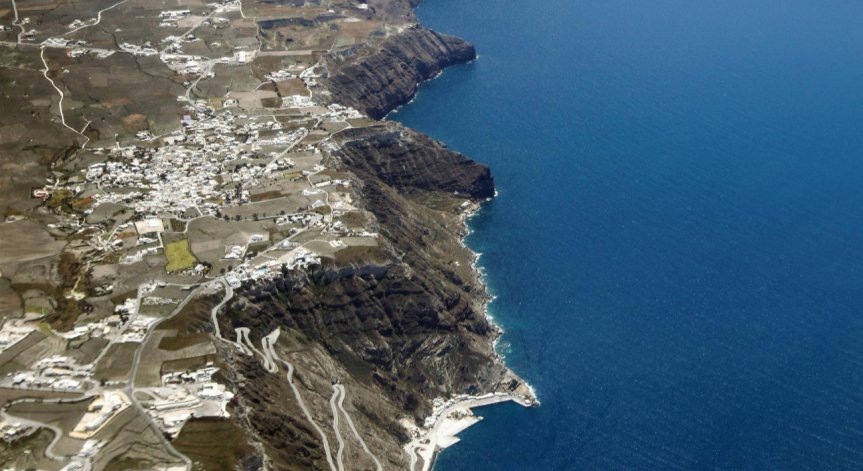 МВнР е в контакт с всички българи на Санторини