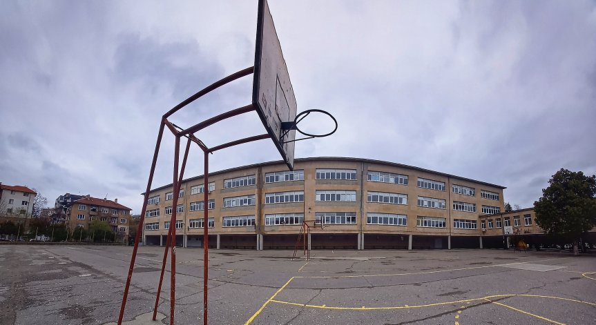 Евакуираха бургаско училище, получили бомбена заплаха по електронната поща