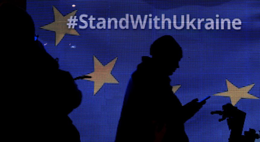 ЕС прие 12-ия пакет от санкции срещу Русия, ще се следи таванът на петрола