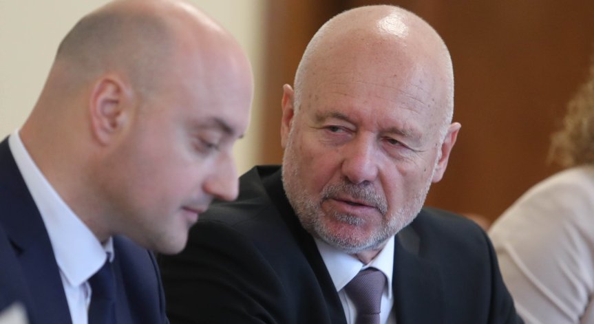 Тагарев: Ще продължим помощта за Украйна, без да увреждаме отбранителните си способности