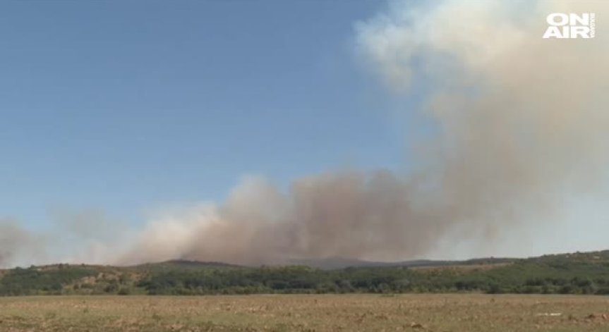 Пожарът край Хасково е обхванал 8000 декара площ