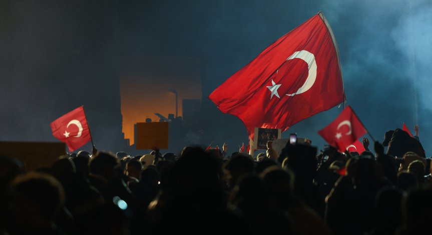 Протестите ще продължат.