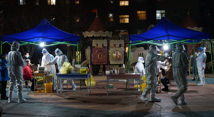 13-милионен град в Китай е под карантина, масово тестват всички