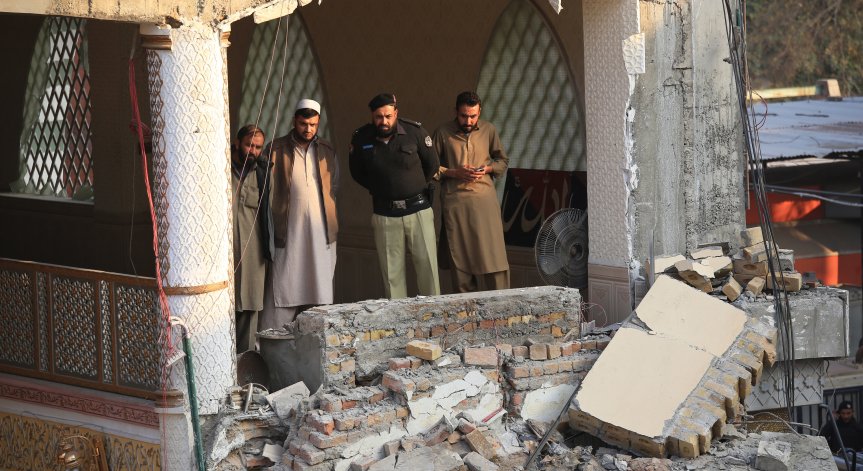 Над 90 са вече жертвите на атентата в пакистанска джамия