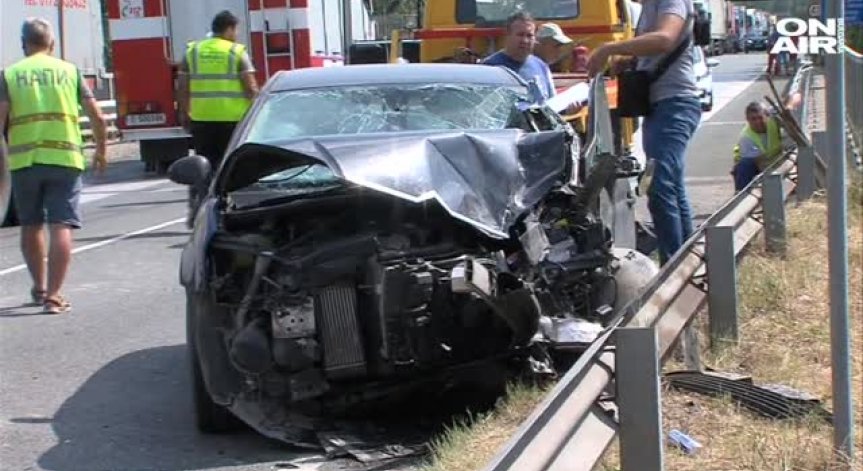 Катастрофа край Симитли затвори за часове главен път Е79