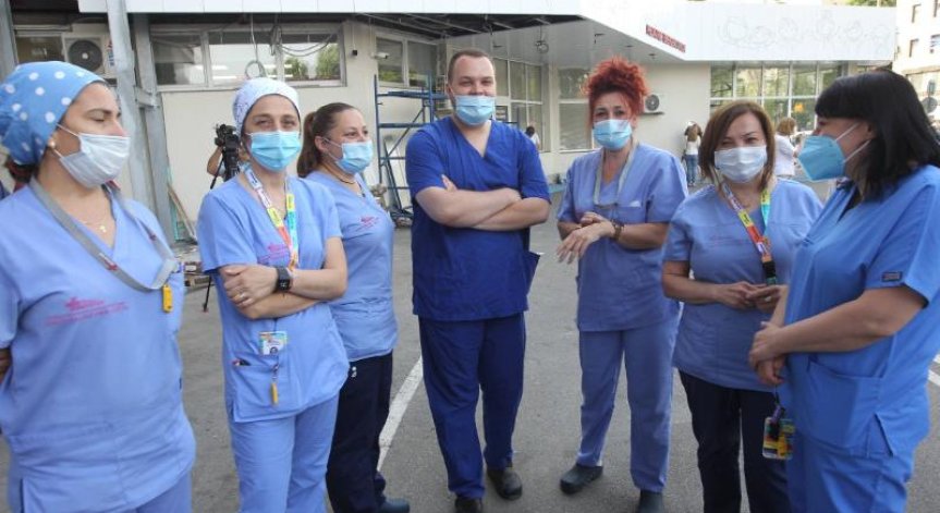 Недоволни от заплатите медици излизат на протест пред МЗ