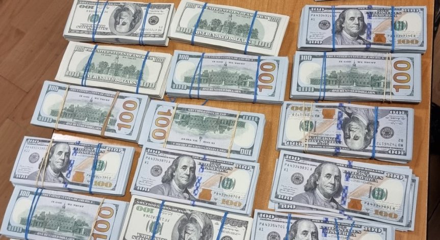 Митничари откриха недекларирани $200 000 на 