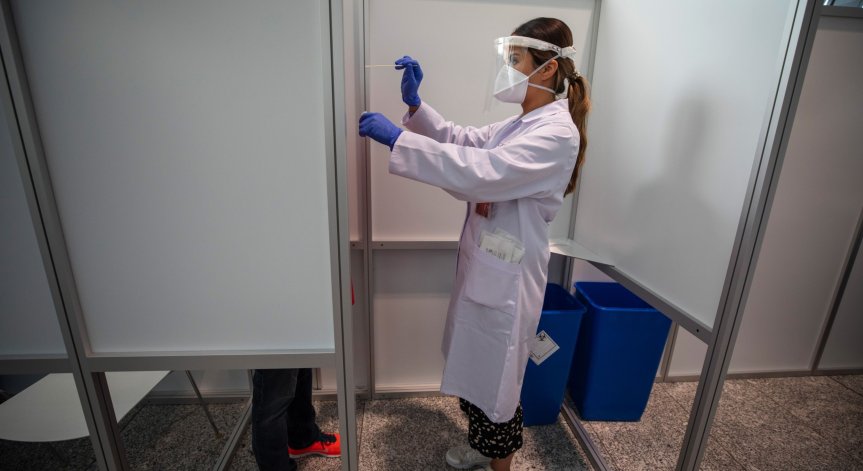 Чехите ще пътуват до България без PCR, Унгария затваря границите си 